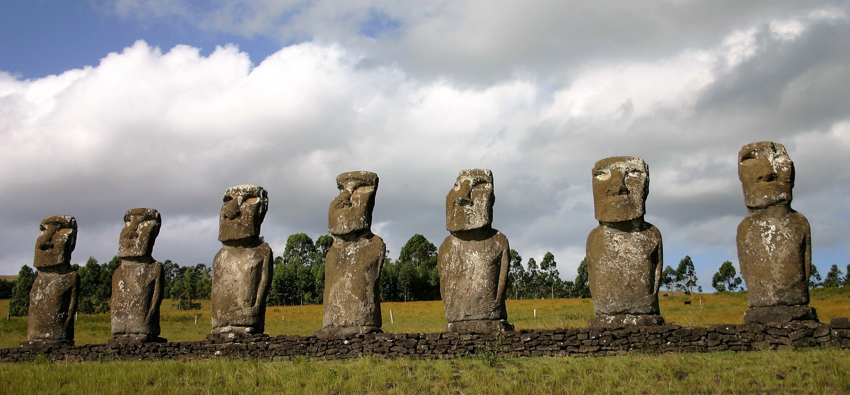 Moai_EasterIsland_Chile_antoinese